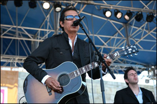 Alejandro Escovedo performing with his Gibson Southern Jumbo