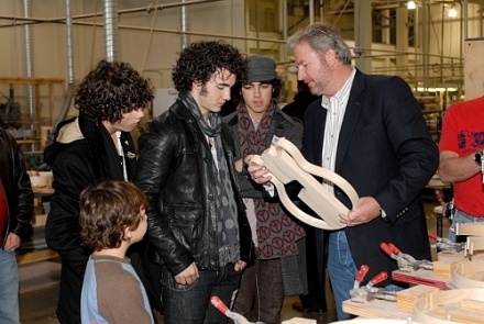 The Jonas Brothers Gibson The Jonas Brothers Gibson